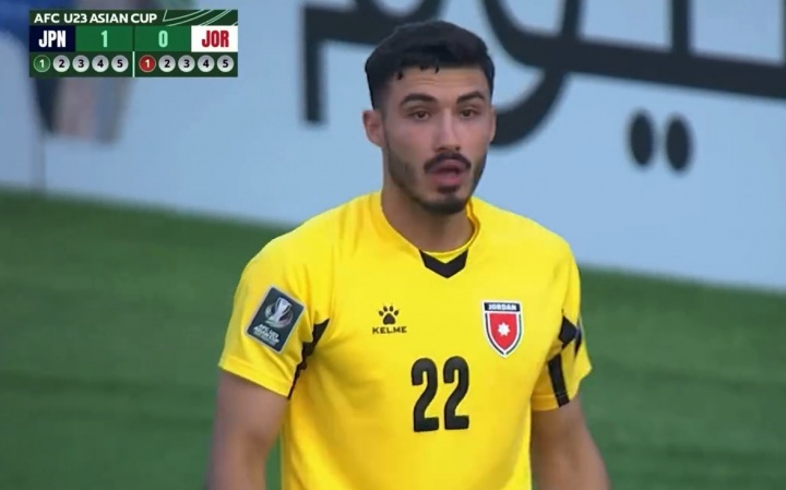 九游体育-球咋进了？？U23约旦门将挥拳庆祝后看到皮球入网，愣在原地