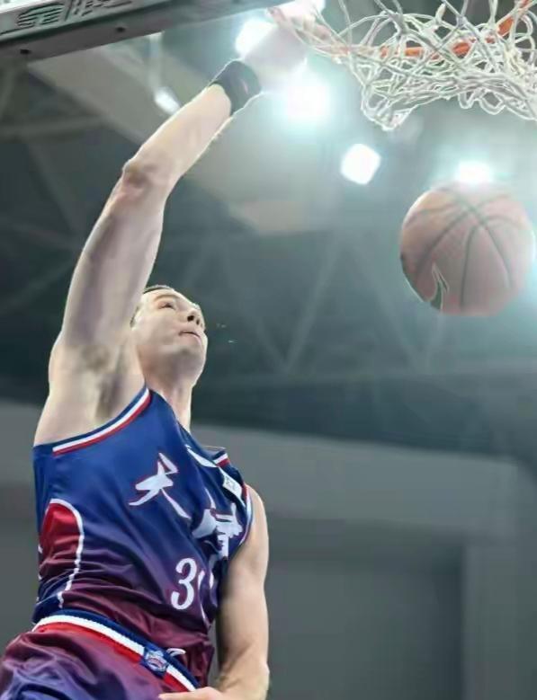 九游体育-天津男篮111-86送四川37连败 维纳莱斯25分